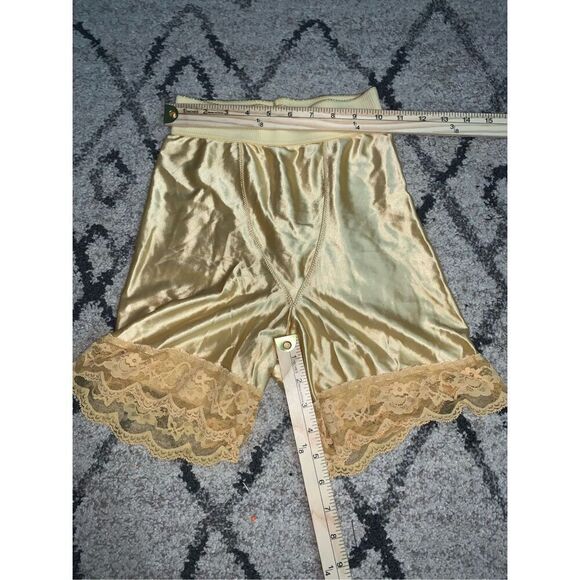 RARE VINTAGE Victoria’s Secret Second Skin Satin Girdle Shaping Panty small Beig - Picture 10 of 10